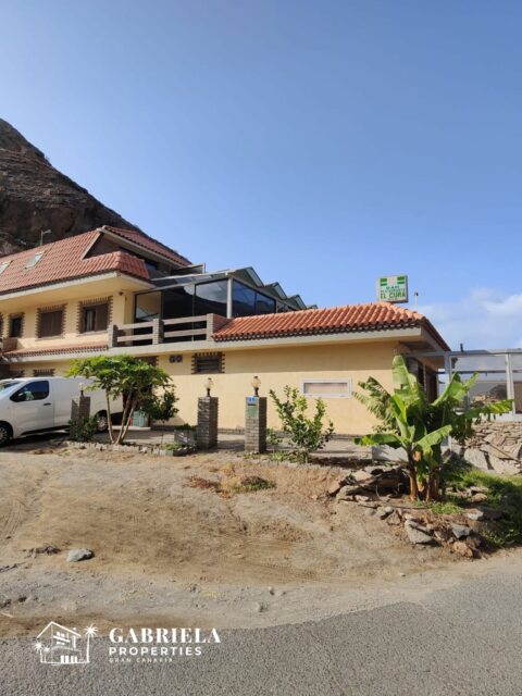 Casa Grande con piscina y restaurante
